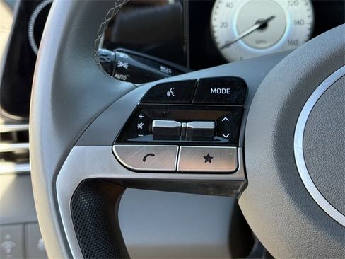 Used 2025 Hyundai Elantra SEL image 11