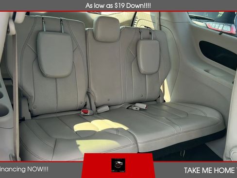 Used 2019 Chrysler Pacifica Touring-L FWD image 11