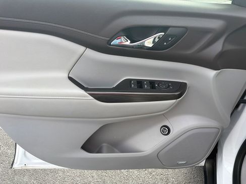 Used 2023 GMC Acadia SLT image 12