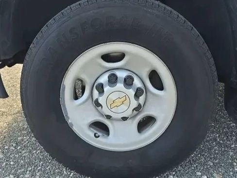 Used 2003 Chevrolet Silverado 2500 2WD Regular Cab image 31