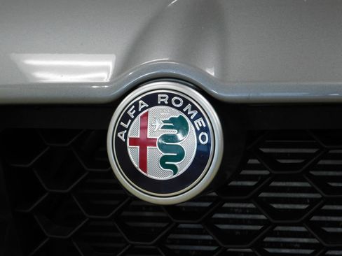 Used 2019 Alfa Romeo Stelvio Ti Sport AWD/4WD image 16