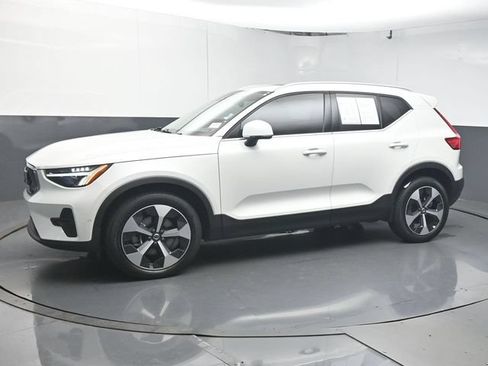Used 2025 Volvo XC40 B5 Plus w/ Protection Package Premier AWD/4WD image 4