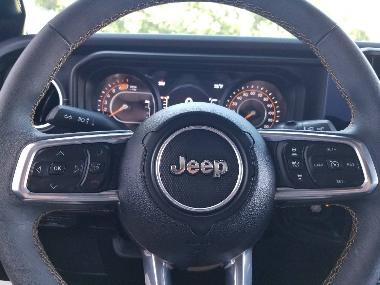 Used 2024 Jeep Wrangler Unlimited Sahara w/ Technology Group AWD/4WD image 28
