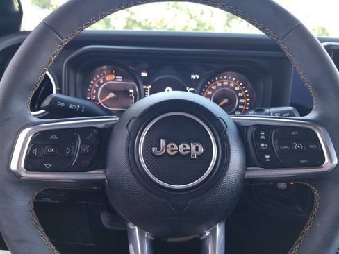 Used 2024 Jeep Wrangler Unlimited Sahara w/ Technology Group AWD/4WD image 28