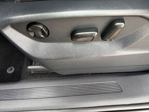 Used 2021 Volkswagen Tiguan SE R-Line image 16