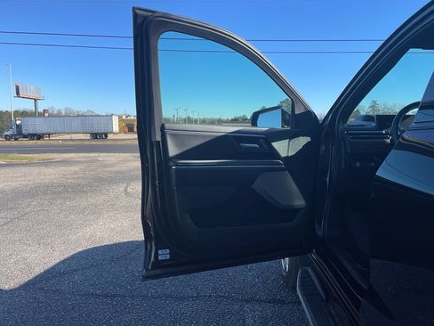 Used 2025 GMC Sierra EV Denali AWD/4WD image 8