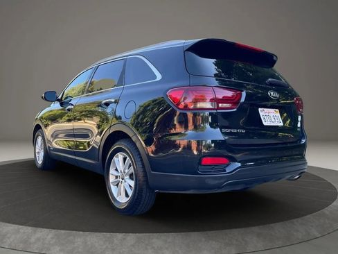 Used 2019 Kia Sorento LX w/ LX Convenience Package image 5