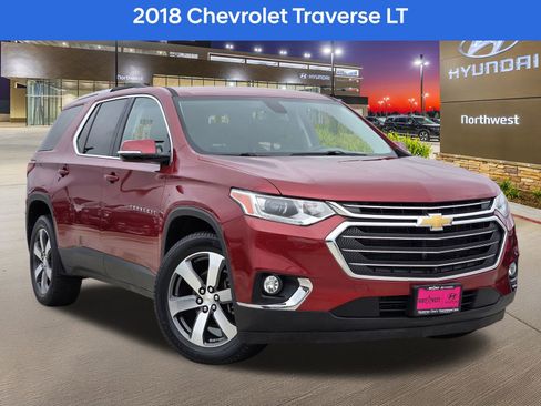Used 2018 Chevrolet Traverse LT image 1