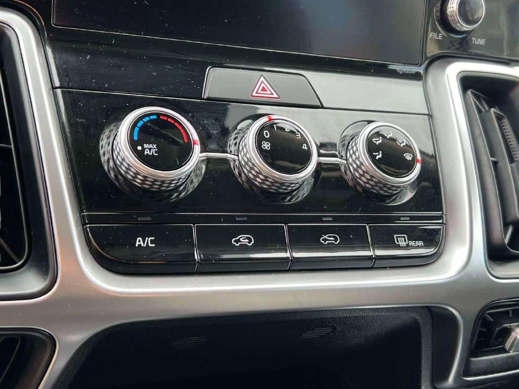 Used 2023 Kia Sorento LX AWD/4WD image 29