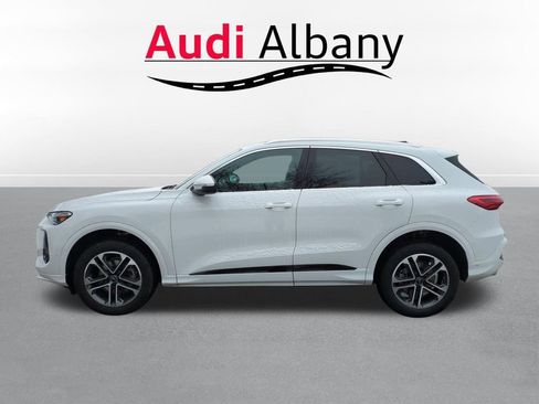 Certified 2025 Audi Q5 2.0T Premium w/ Convenience Package image 3