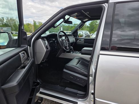 Used 2017 Ford Expedition Limited w/ Equipment Group 301A AWD/4WD image 7
