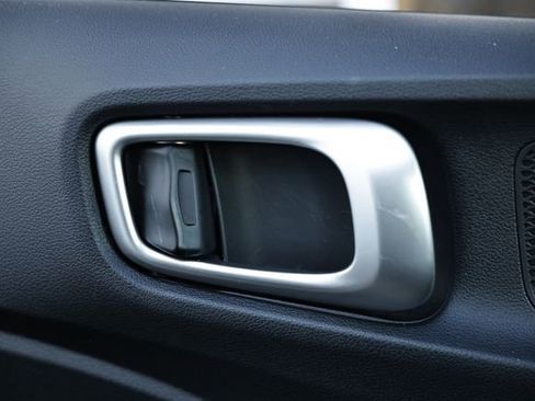 Used 2023 Hyundai Venue SE image 14