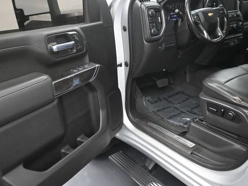 Used 2021 Chevrolet Silverado 2500 LTZ AWD/4WD image 10