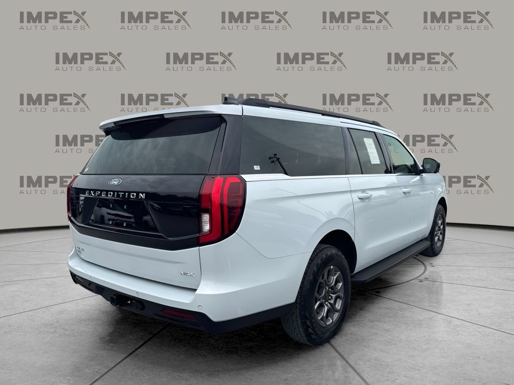 Used 2025 Ford Expedition Max Active RWD image 3