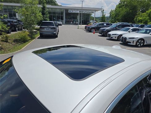 Certified 2025 BMW i4 eDrive40 w/ Premium Package RWD image 12
