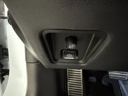 Used 2023 Chevrolet Corvette Stingray Coupe w/ 1LT image 9