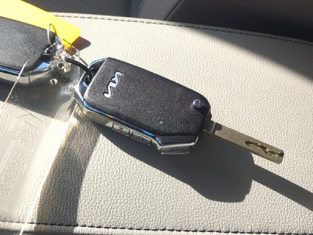 Certified 2025 Kia Soul LX w/ LX Technology Package FWD image 34
