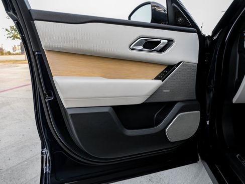 Used 2021 Land Rover Range Rover Velar R-Dynamic S image 48