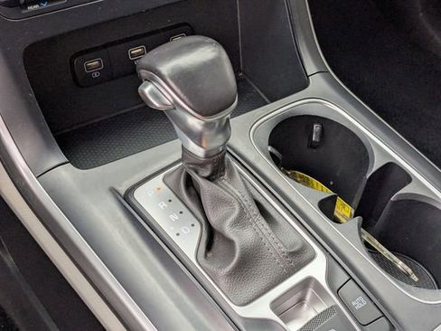 Used 2024 Kia Carnival LX image 18