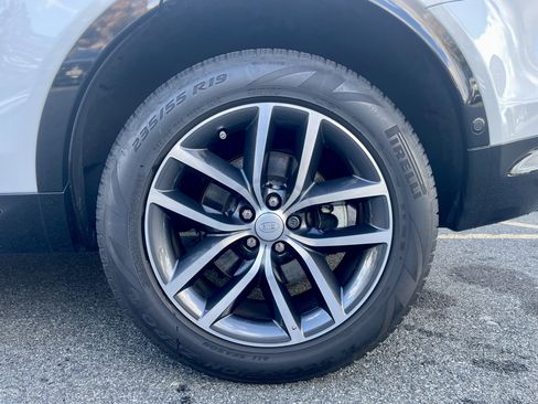 Certified 2024 Land Rover Discovery Sport Dynamic SE image 10