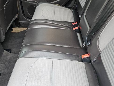 Used 2017 Ford Escape SE w/ SE Sport Appearance Package FWD image 7