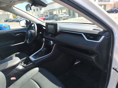 Used 2021 Toyota RAV4 XLE Premium image 32