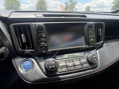 Used 2018 Toyota RAV4 SE AWD/4WD image 15