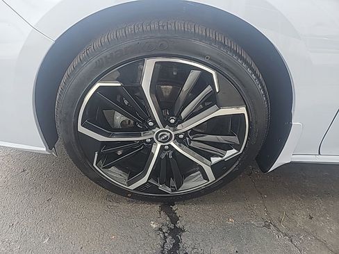 Used 2023 Nissan Altima 2.5 SR w/ SR Premium Package image 8