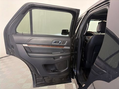 Used 2017 Ford Explorer Platinum AWD/4WD image 12