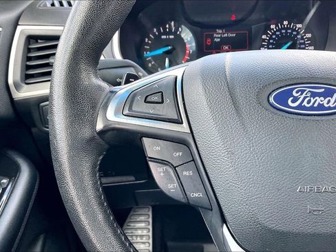 Used 2018 Ford Edge SEL image 10