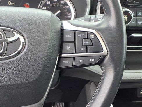 Used 2022 Toyota Highlander XLE image 20