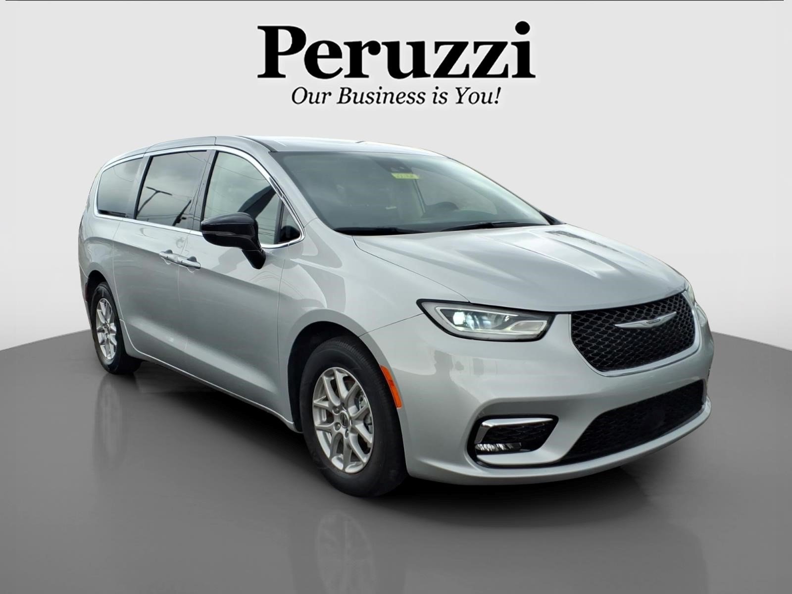Used 2024 Chrysler Pacifica Touring-L FWD image 1
