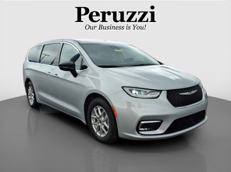 Used 2024 Chrysler Pacifica Touring-L FWD video 1