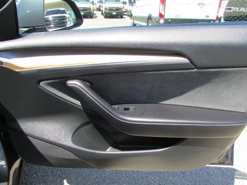 Used 2023 Tesla Model 3 Standard Range RWD image 19