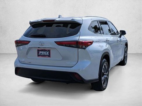 Used 2022 Toyota Highlander XLE FWD image 5