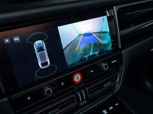 Certified 2026 Porsche Macan AWD/4WD image 25