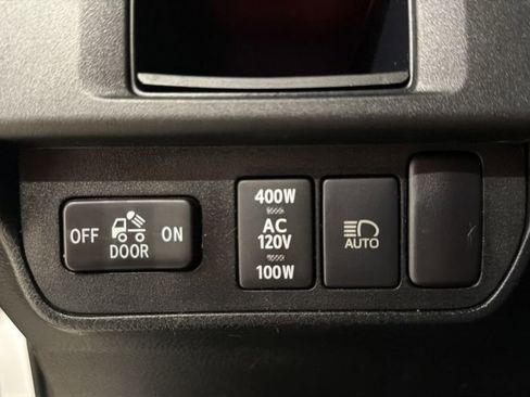 Used 2019 Toyota Tacoma TRD Off-Road w/ Technology Package AWD/4WD image 17