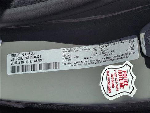 Used 2025 Chrysler Pacifica Select image 18