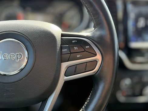 Used 2019 Jeep Cherokee Limited image 11