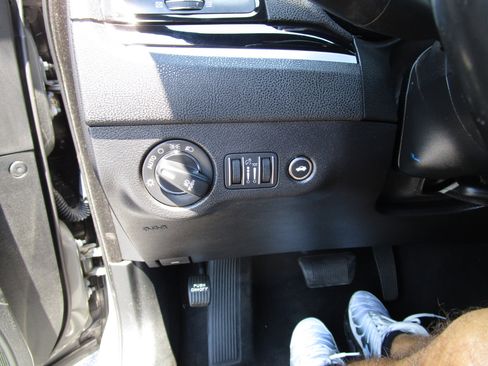 Used 2019 Chrysler 300 S image 18