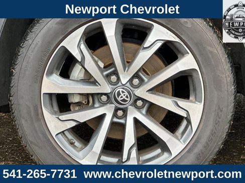 Used 2022 Toyota Corolla Cross XLE w/ Convenience Package image 26