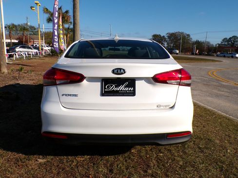 Used 2017 Kia Forte LX w/ LX Popular Package image 5