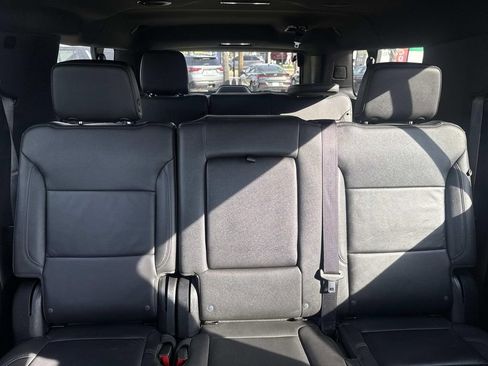 Certified 2024 Chevrolet Suburban LT RWD image 9