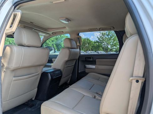 Used 2018 Toyota Sequoia SR5 w/ Premium Package RWD image 22