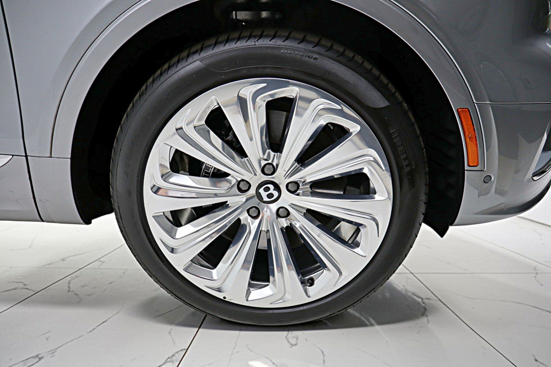 Used 2025 Bentley Bentayga AWD/4WD image 54