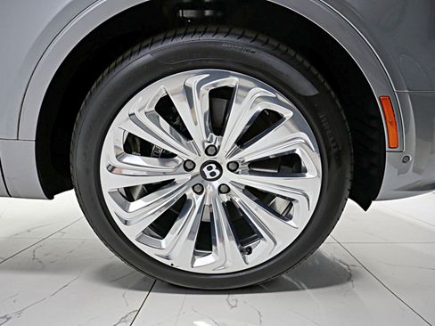 Used 2025 Bentley Bentayga AWD/4WD image 54