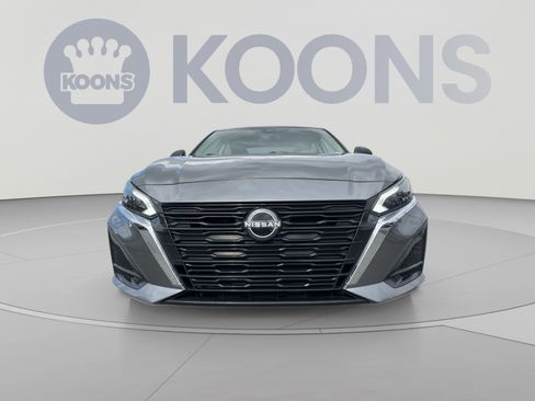 Used 2024 Nissan Altima 2.5 SV FWD image 11