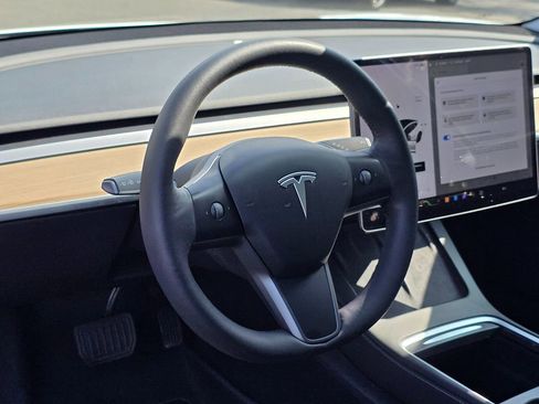 Used 2021 Tesla Model 3 Standard Range image 24