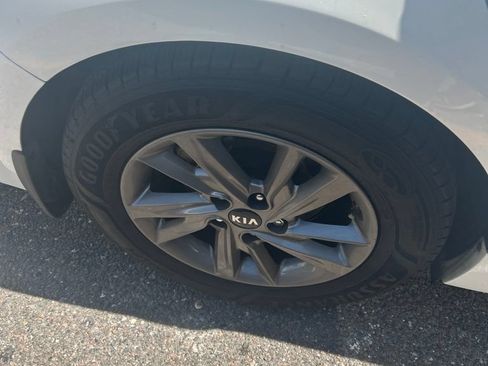 Used 2020 Kia Optima LX FWD image 6