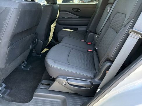 Used 2025 Nissan Pathfinder SV AWD/4WD image 30